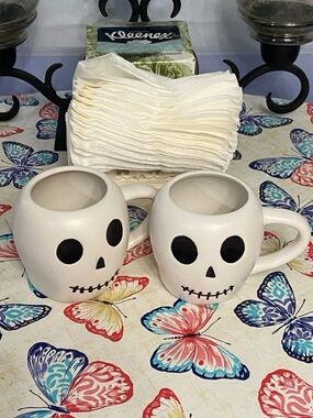2PC. Set HYDE &EEK Skull Ceramic Drink Mugs